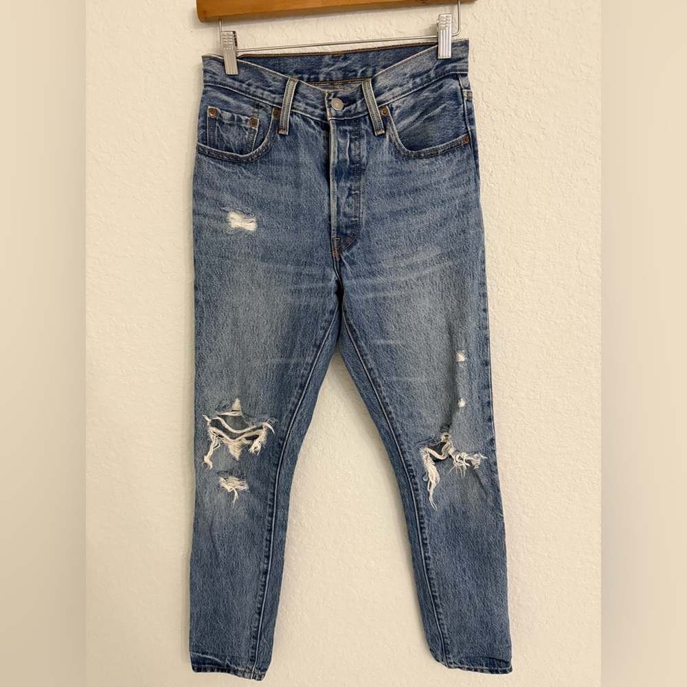 Vintage Levi’s High Rise Women’s Classic Blue Distressed Jeans- Size 25x30 Denim